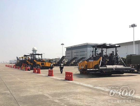 陕建机械4台ABG8620沥青混凝土<a href=//product.d1cm.com/liqingtanpuji/ target=_blank>摊铺机</a>助力厦门机场建设